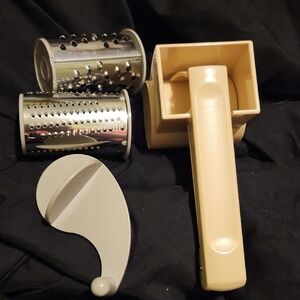 The Pampered Chef Cream and Silver Cheese Grater